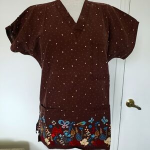 Simply Scrubs Brown Floral Print V- Neck # Pockets Women's Scrub Top Size S